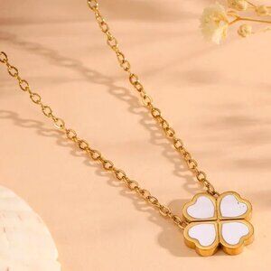 18K GOLD DIPPED WHITE AND GOLD HEARTS FORMING A CLOVER SINGLE PENDANT NECKLACE
